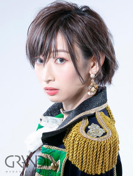 Contract artists 井坂 仁美 Hitomi Isaka モデル事務所GRANDIA 東京港区赤坂