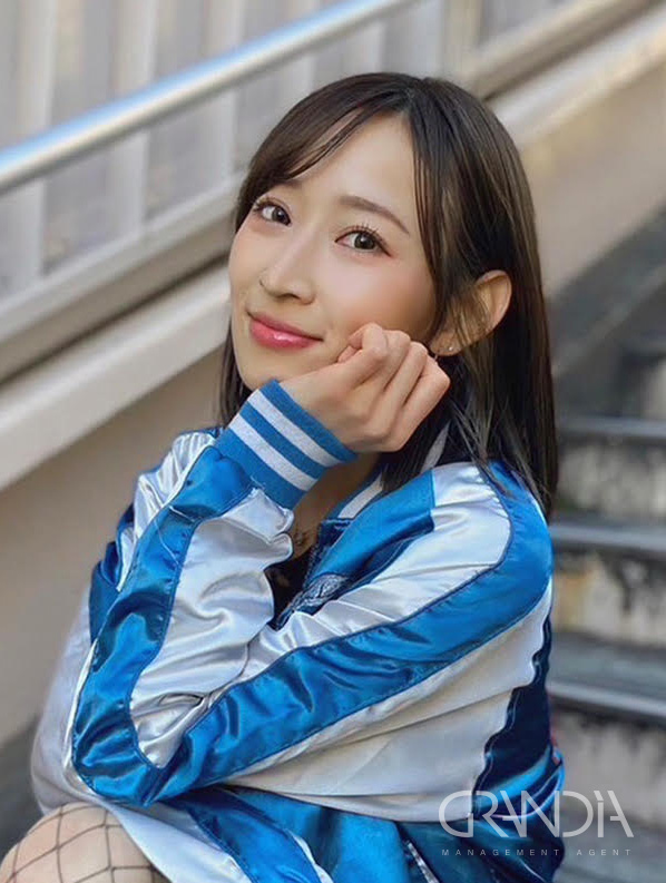 Contract artists 井坂 仁美 Hitomi Isaka モデル事務所GRANDIA 東京港区赤坂